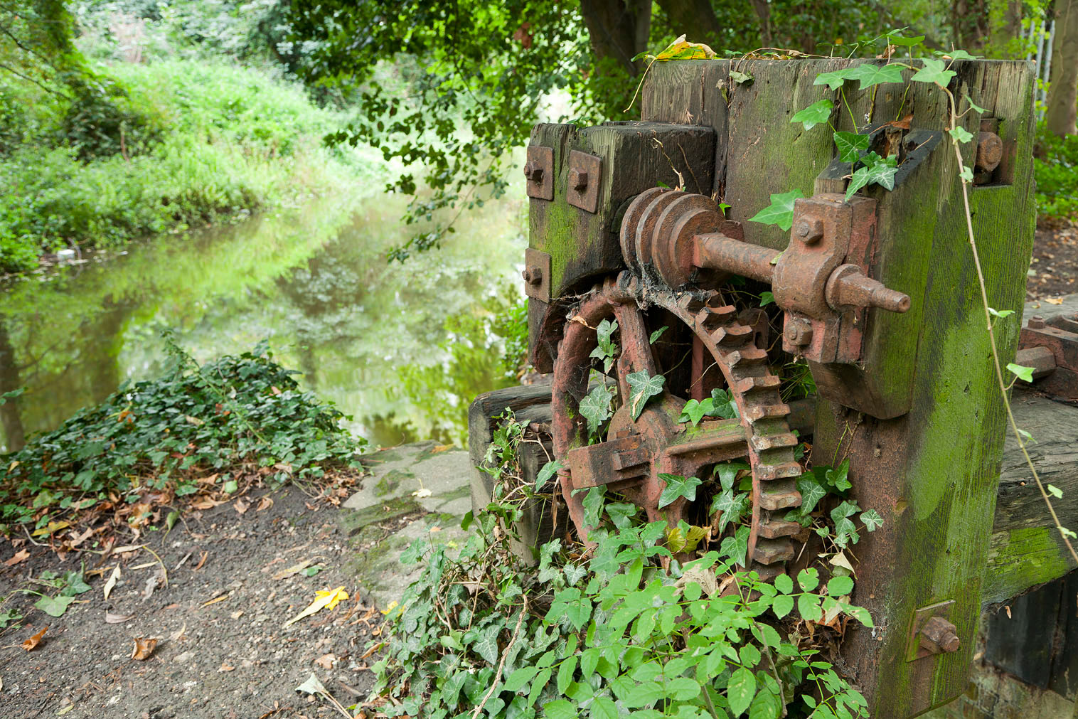 Old rusty turning mechanism for Dartford Mill