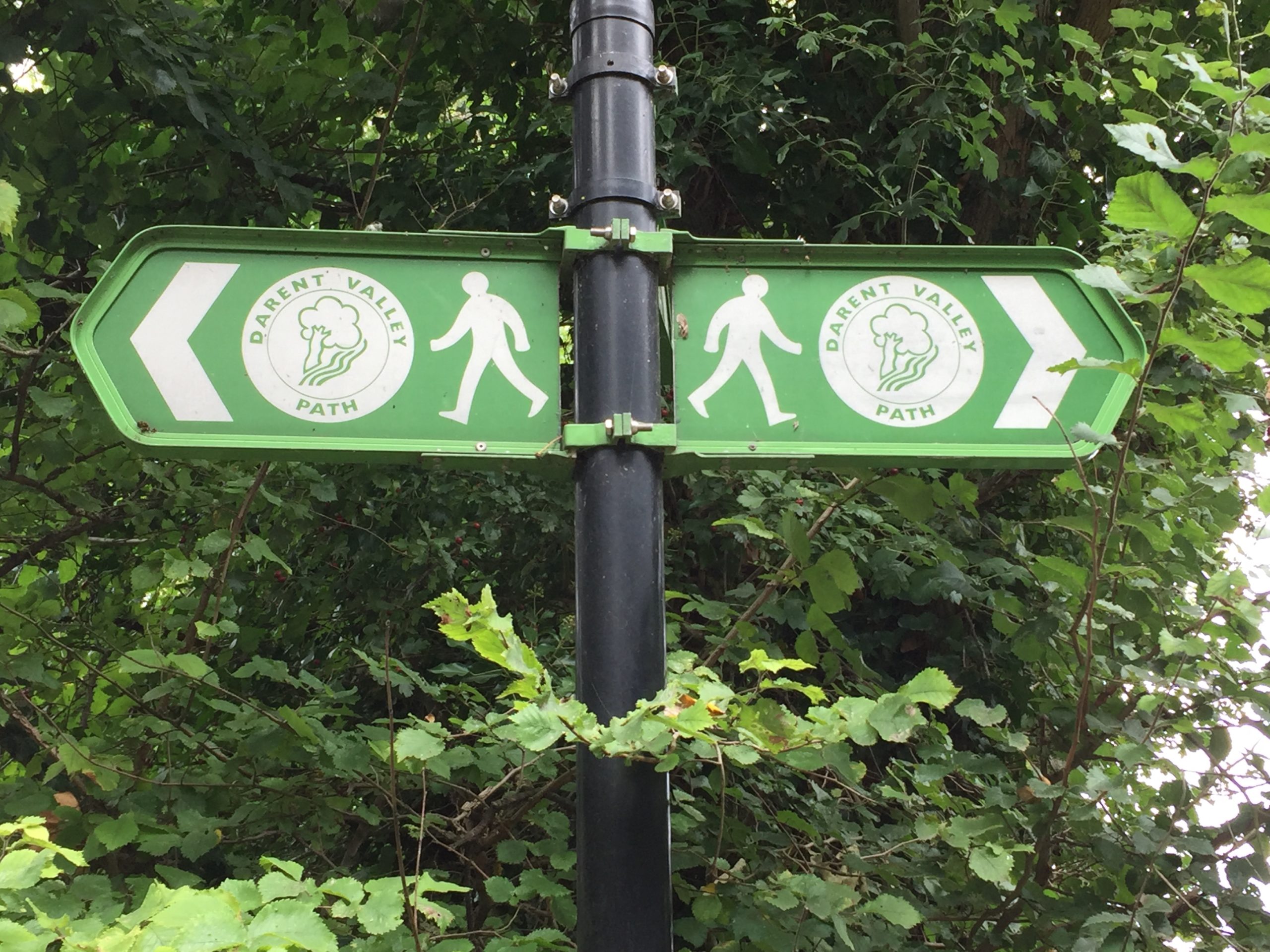 Green sign showing people to the Darent Valley Path